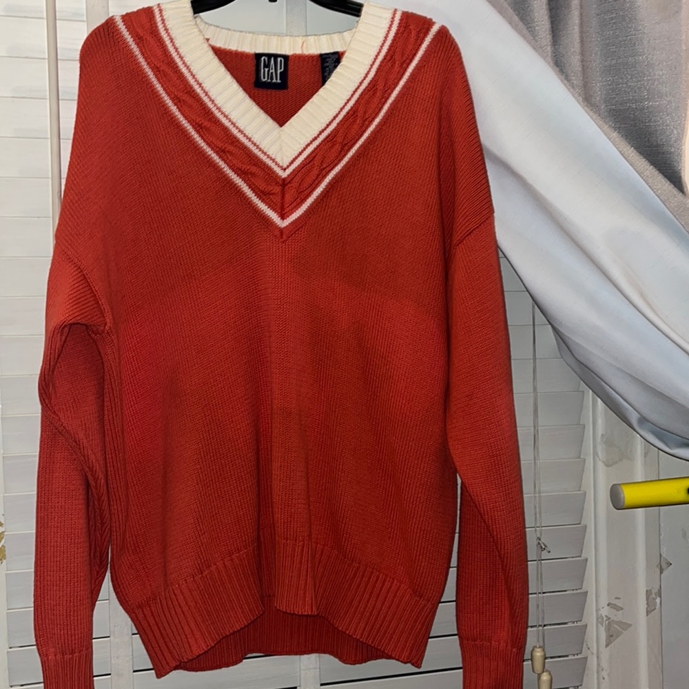 Gap sweater